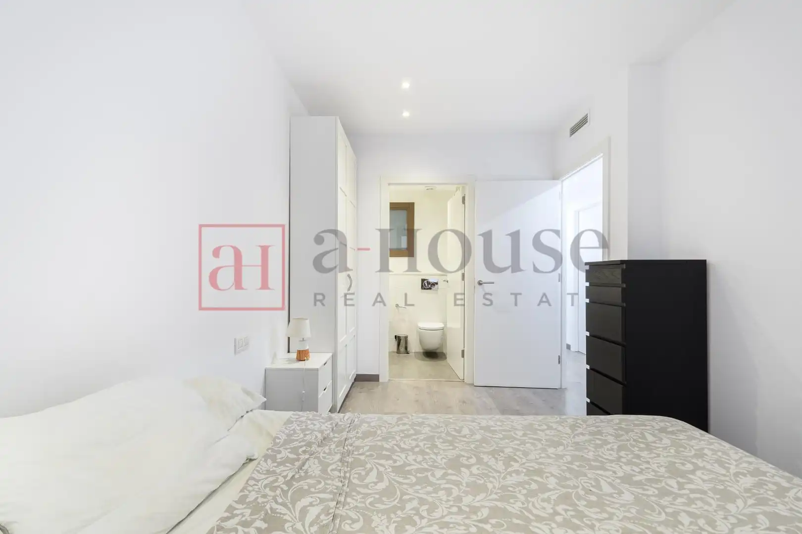 Bedroom of Flat for sale in Barcelona  with Air Conditioner, Heating and Parquet flooring
