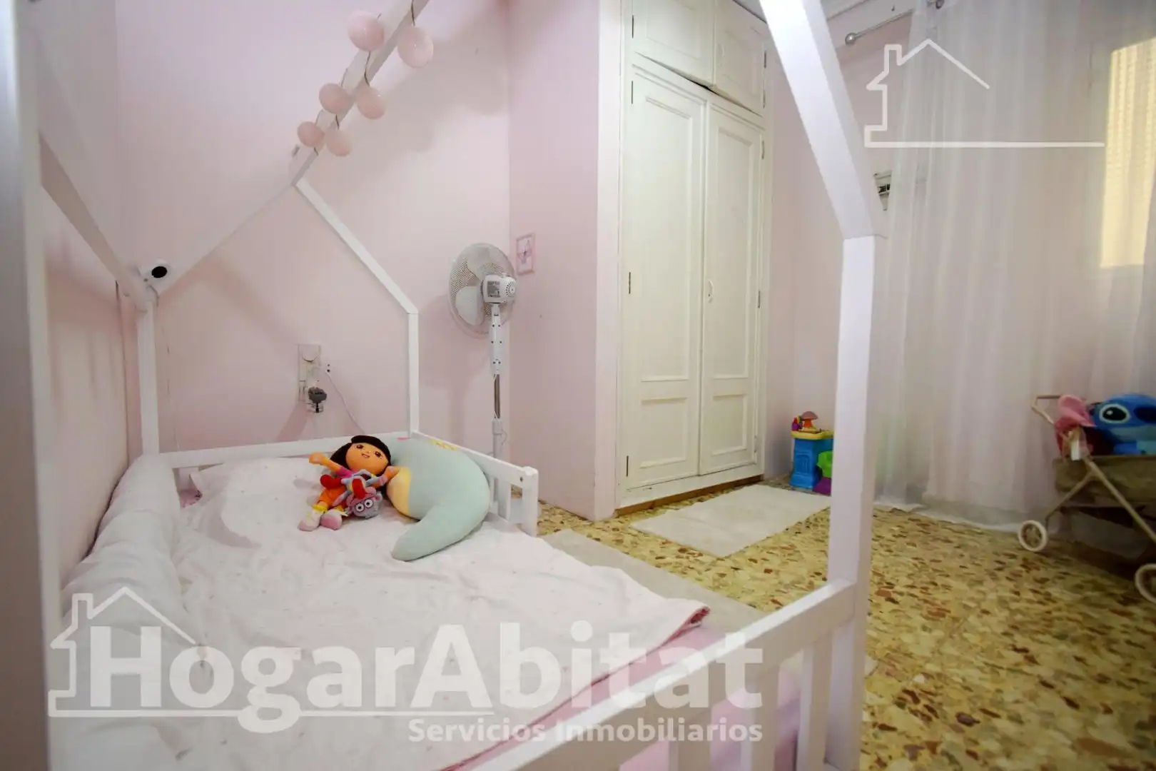 Habitación de Ático en venta en Catarroja con Terraza, Trastero y Balcón