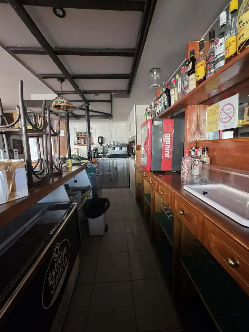 Cuina de Local de lloguer en Narón amb Moblat