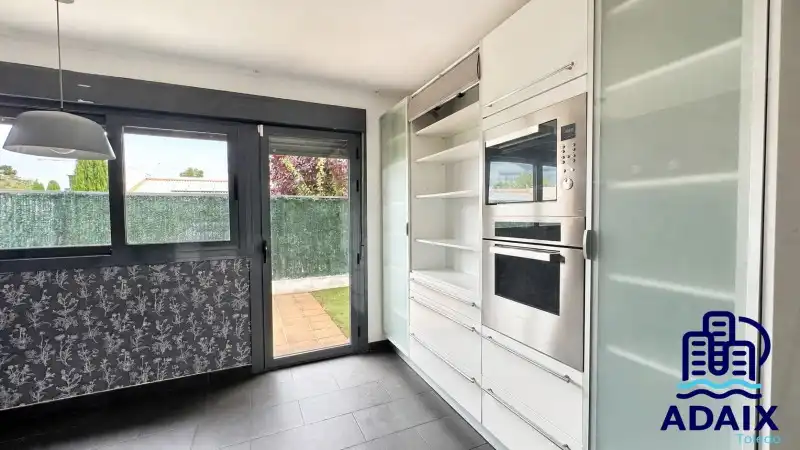 Kitchen of Houses for sale in Layos  with Air Conditioner, Heating and Terrace