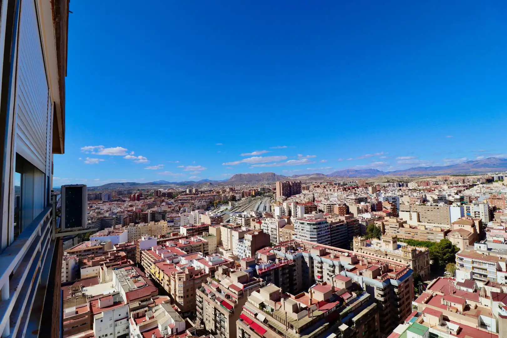Außenansicht von Wohnung zum Verkauf in Alicante / Alacant mit Klimaanlage und Terrasse