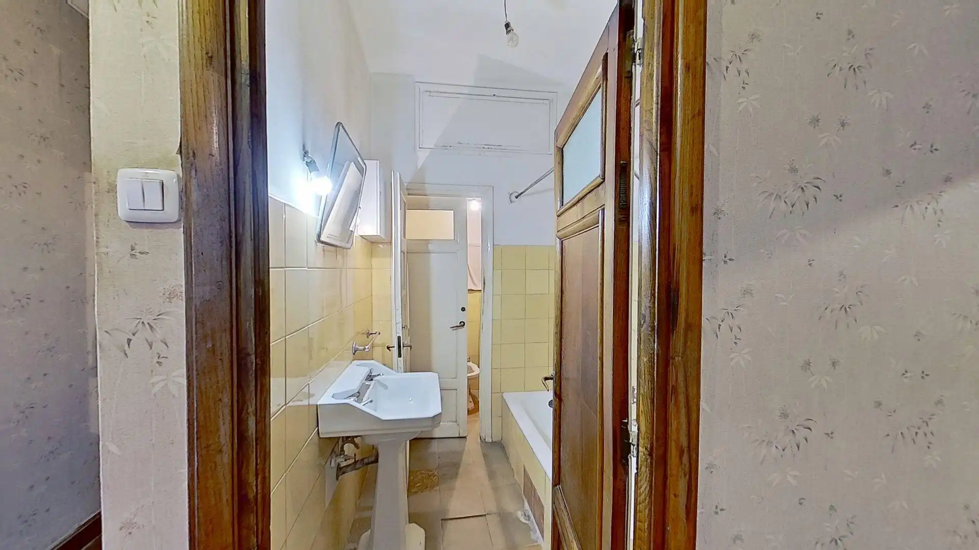 Baño de Piso en venta en Oviedo  con Calefacción