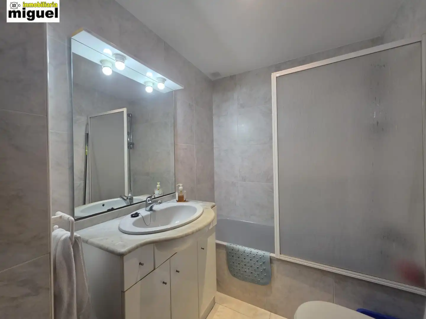 Baño de Apartamento en venta en Val de San Vicente  con Amueblado