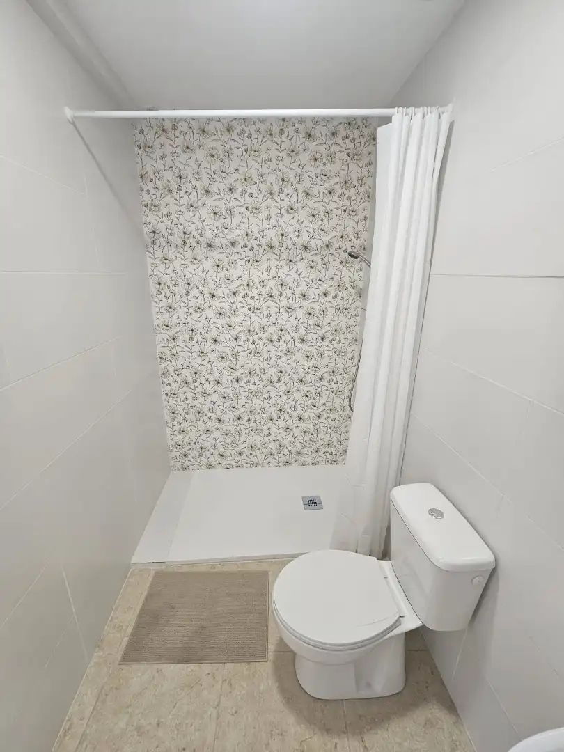 Bany de Apartament de lloguer en Coín amb Moblat, Forn i Rentadora