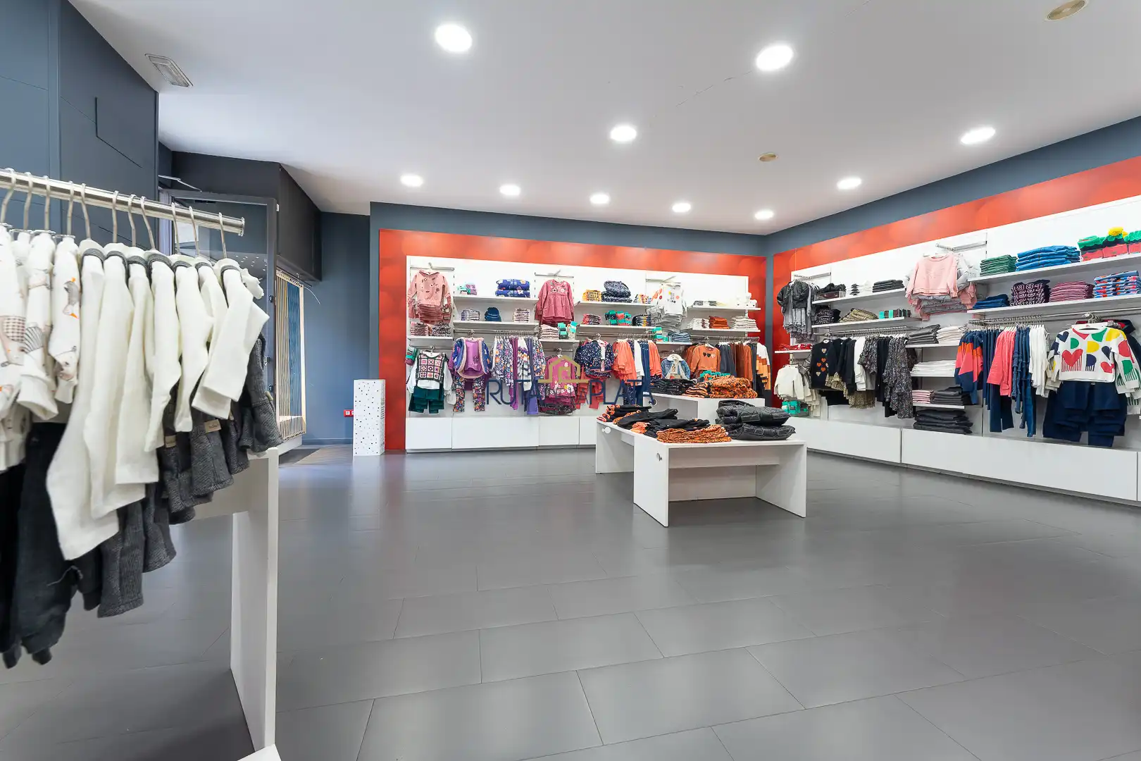 Commercial properties for rent in Zamora Capital   with Air Conditioner and Heating