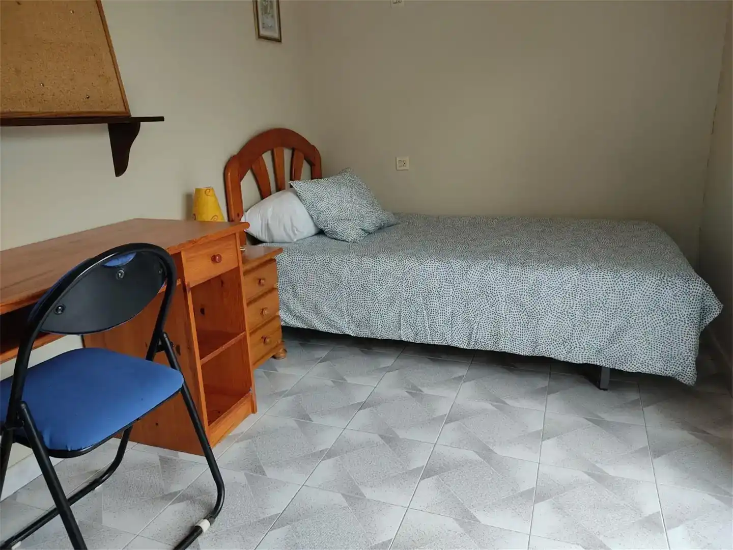 Schlafzimmer von Wohnung zur Miete in Valga mit Möbliert, Ofen und Waschmaschine