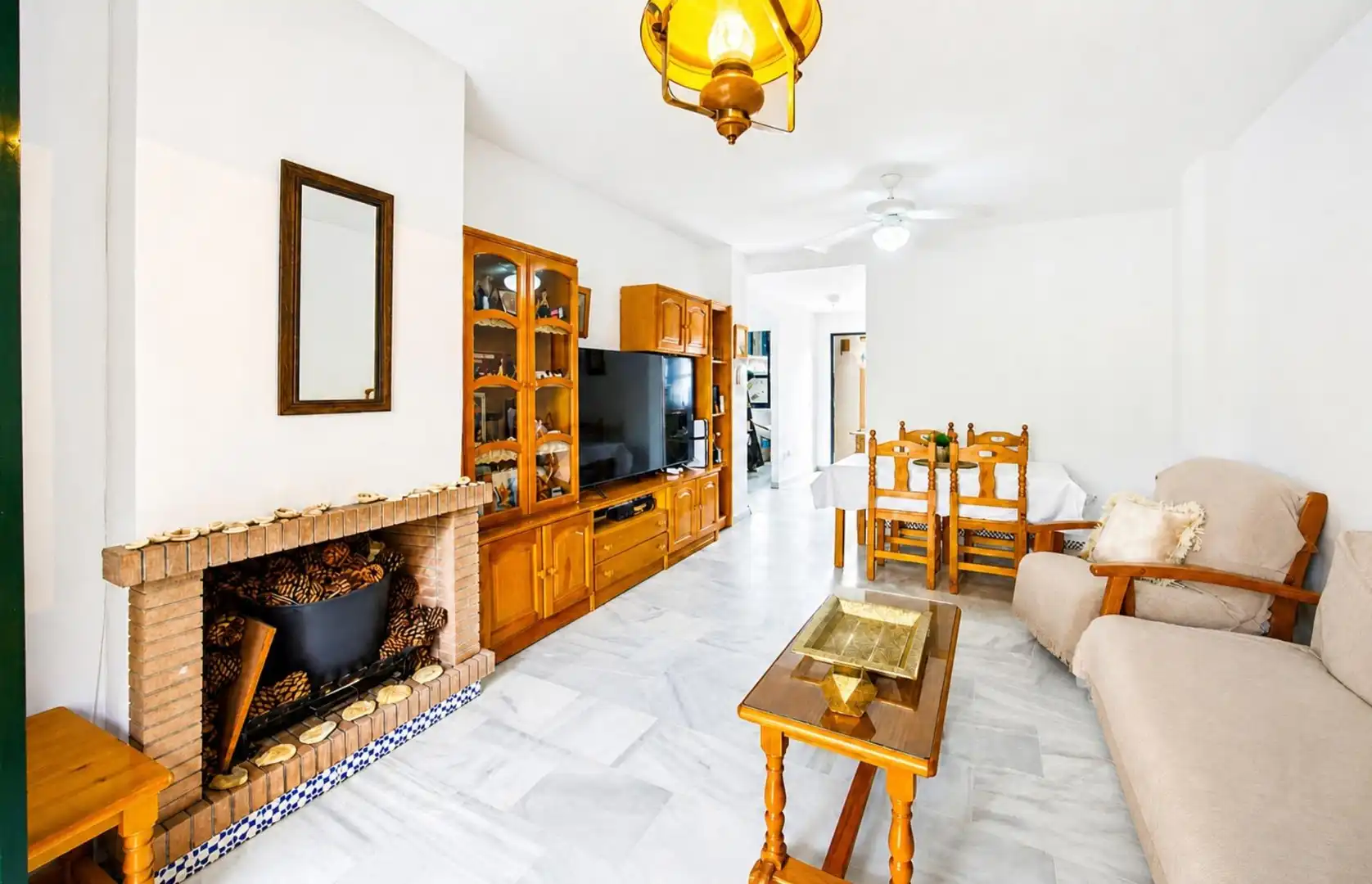 Sala d'estar de Casa adosada en venda en Chiclana de la Frontera amb Jardí privat, Terrassa i Piscina comunitària