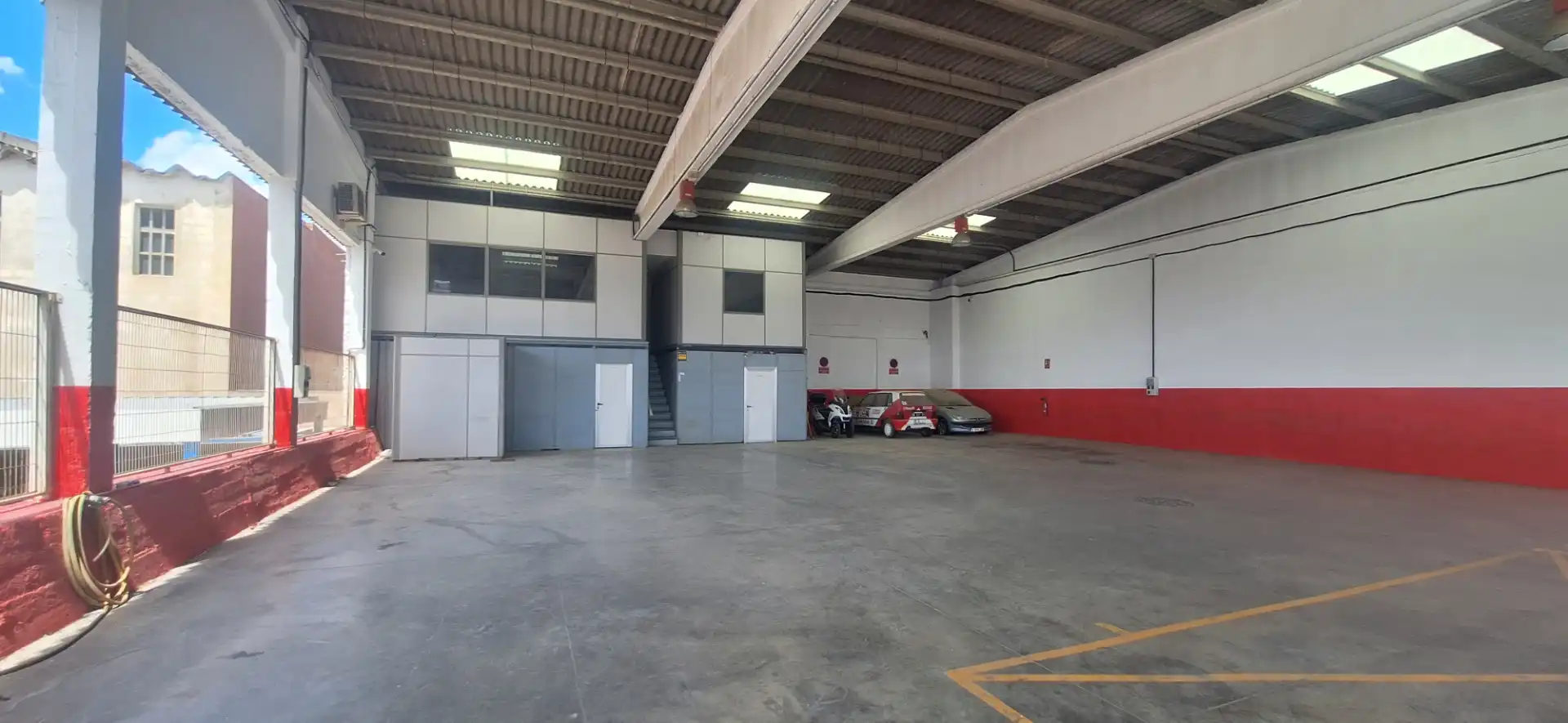 Industrial building to rent in Carrer dels Bombers 13, imagen 3