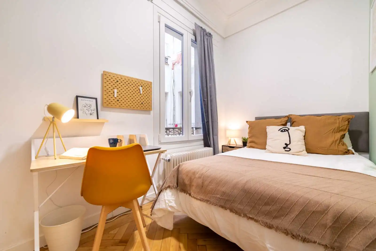 Bedroom of Flat for share in Retiro