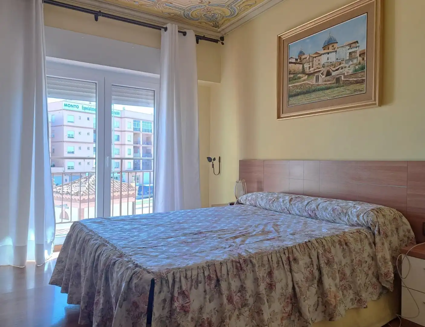 Bedroom of Flat for sale in Requena  with Heating, Parquet flooring and Terrace