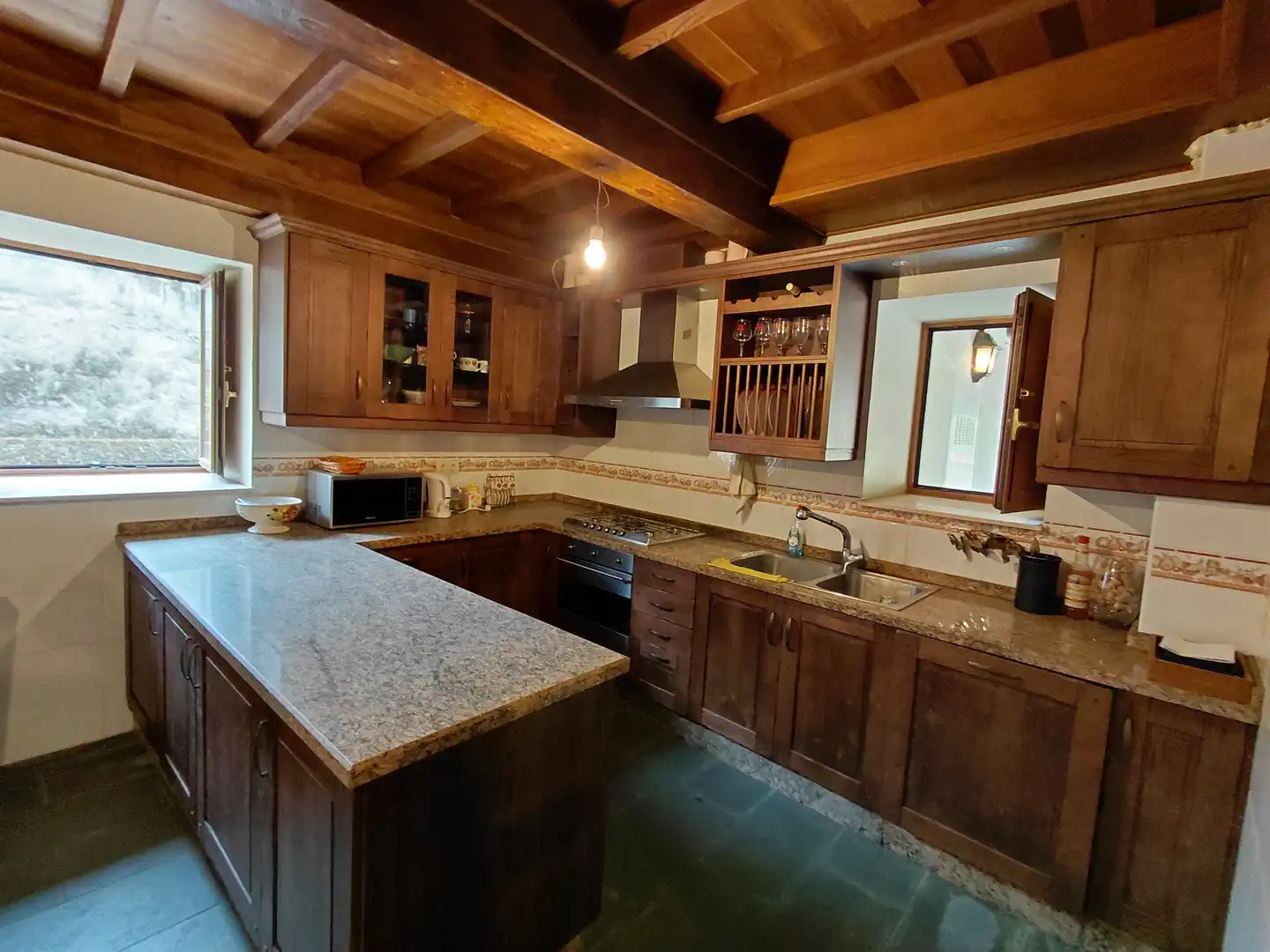 Cocina de Casa o chalet en venta en Betanzos con Calefacción, Jardín privado y Trastero