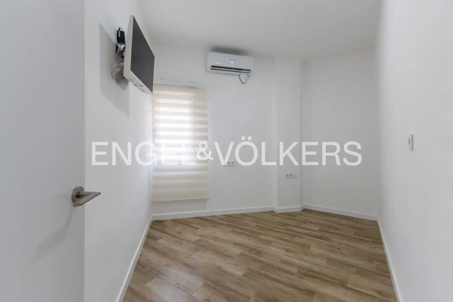 Flat for rent in Valencia  with Air Conditioner, Heating and Furnished