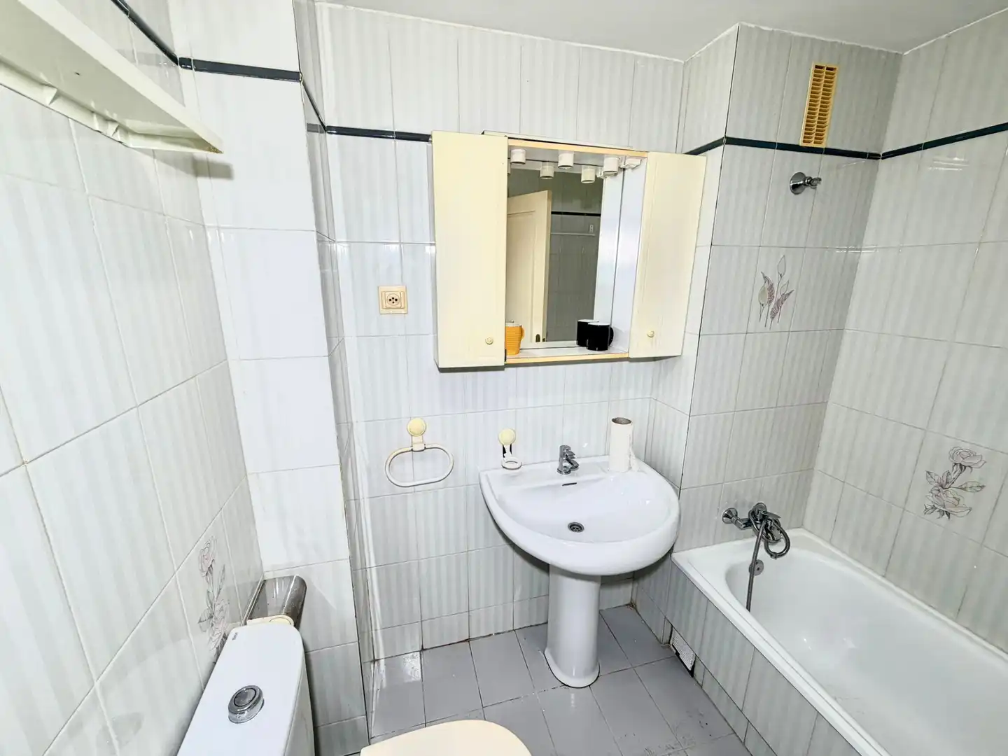 Bathroom of Flat for sale in Benalmádena  with Community pool