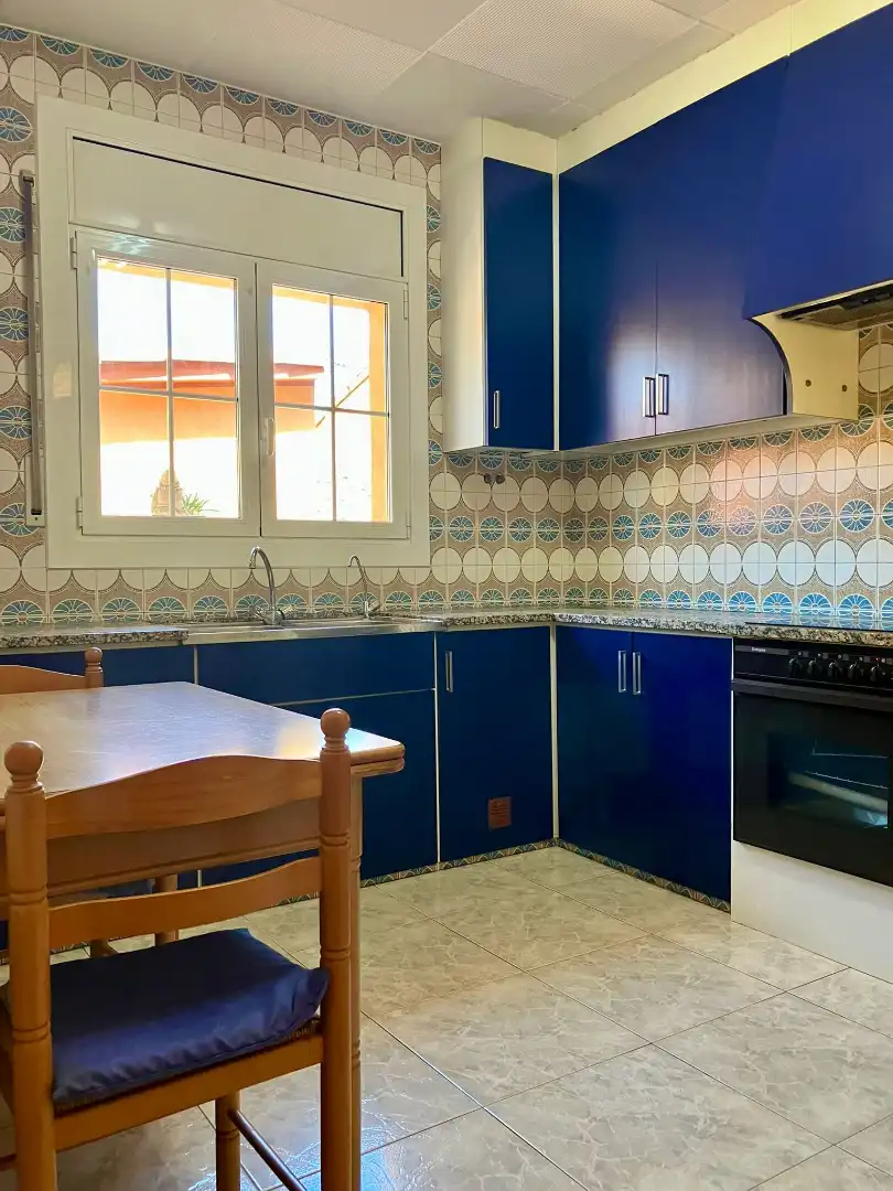 Cuina de Casa o xalet en venda en Olot amb Calefacció, Terrassa i Balcó
