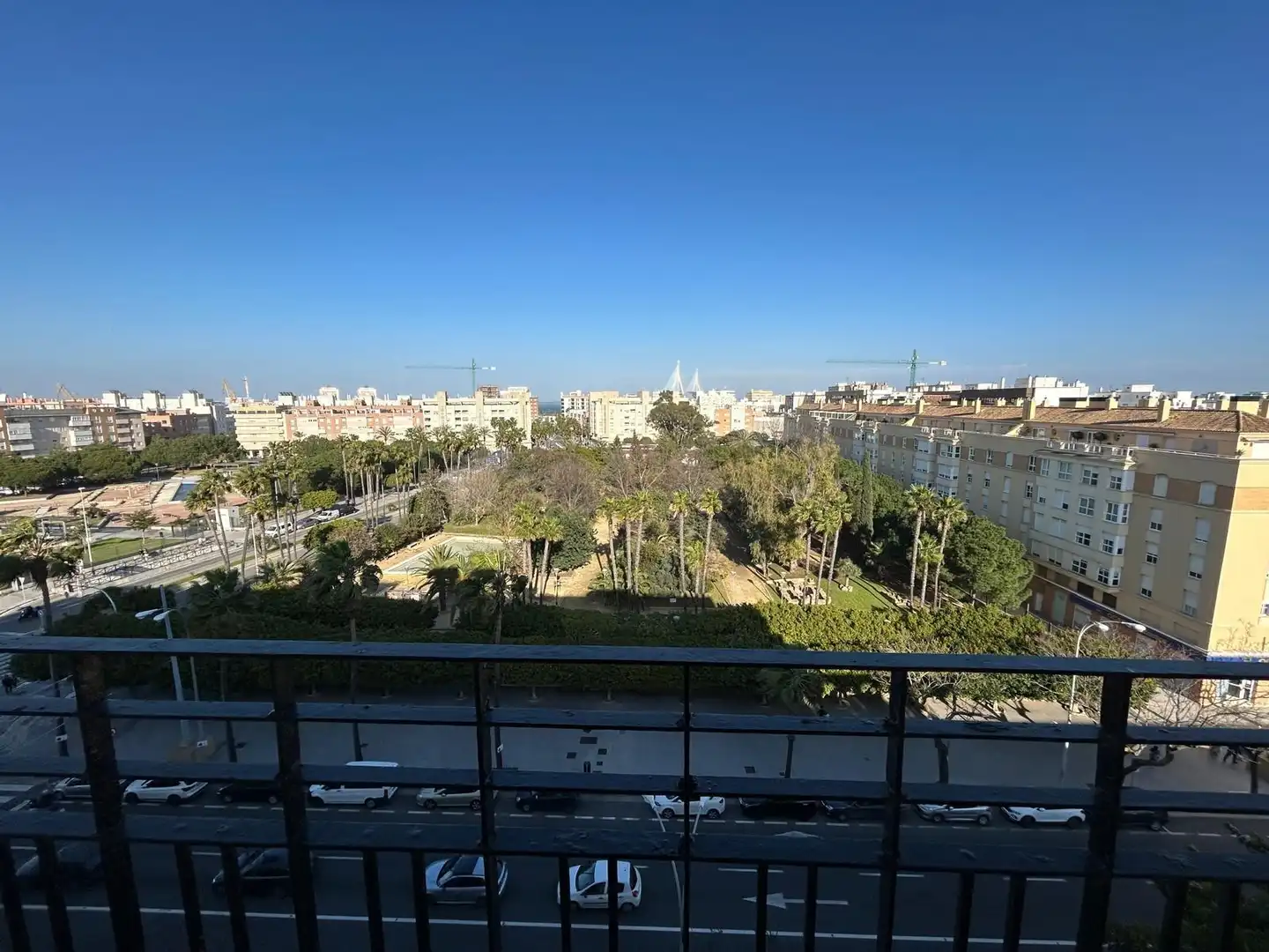Vista exterior de Pis en venda en Cádiz amb Calefacció, Terrassa i Balcó