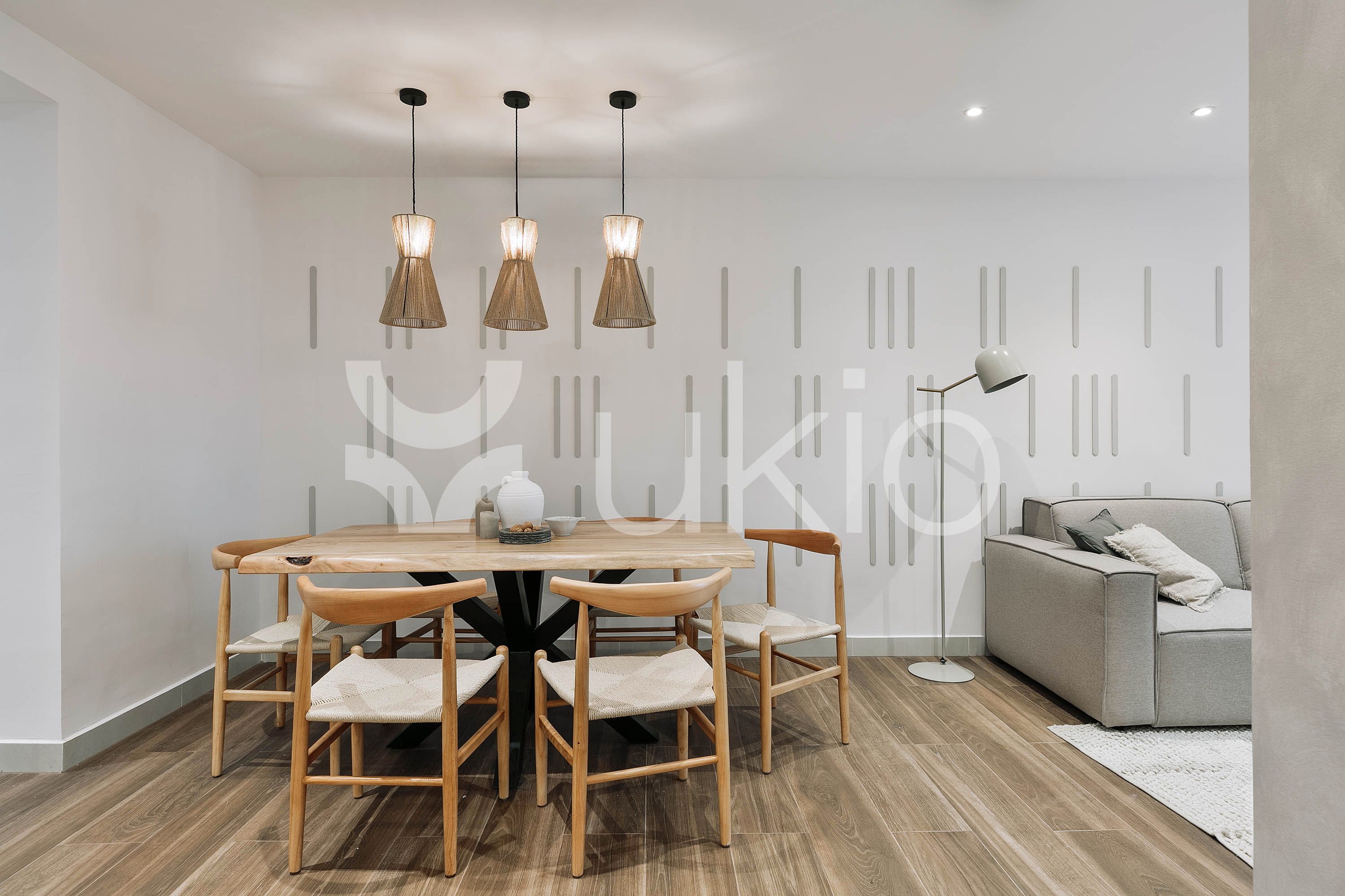 Menjador de Apartament de lloguer en  Barcelona Capital amb Aire condicionat, Moblat i Forn