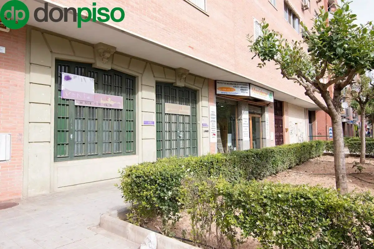 Vista exterior de Local en venta en Granada con Amueblado