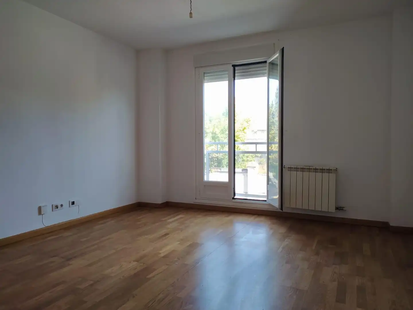 Habitación de Apartamento en venta en Ponferrada con Calefacción, Terraza y Trastero