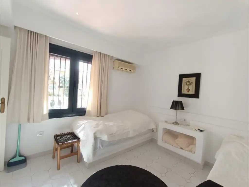 Schlafzimmer von Wohnungen zum Verkauf in Torrevieja mit Klimaanlage und Privatgarten