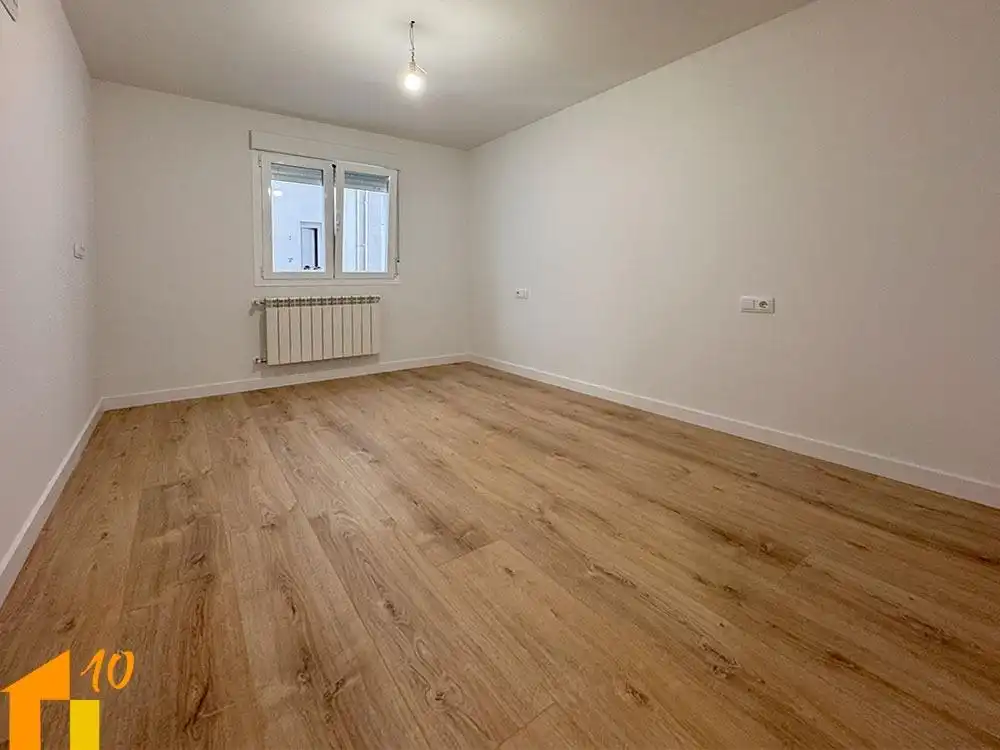 Schlafzimmer von Wohnung zum Verkauf in Burgos mit Heizung