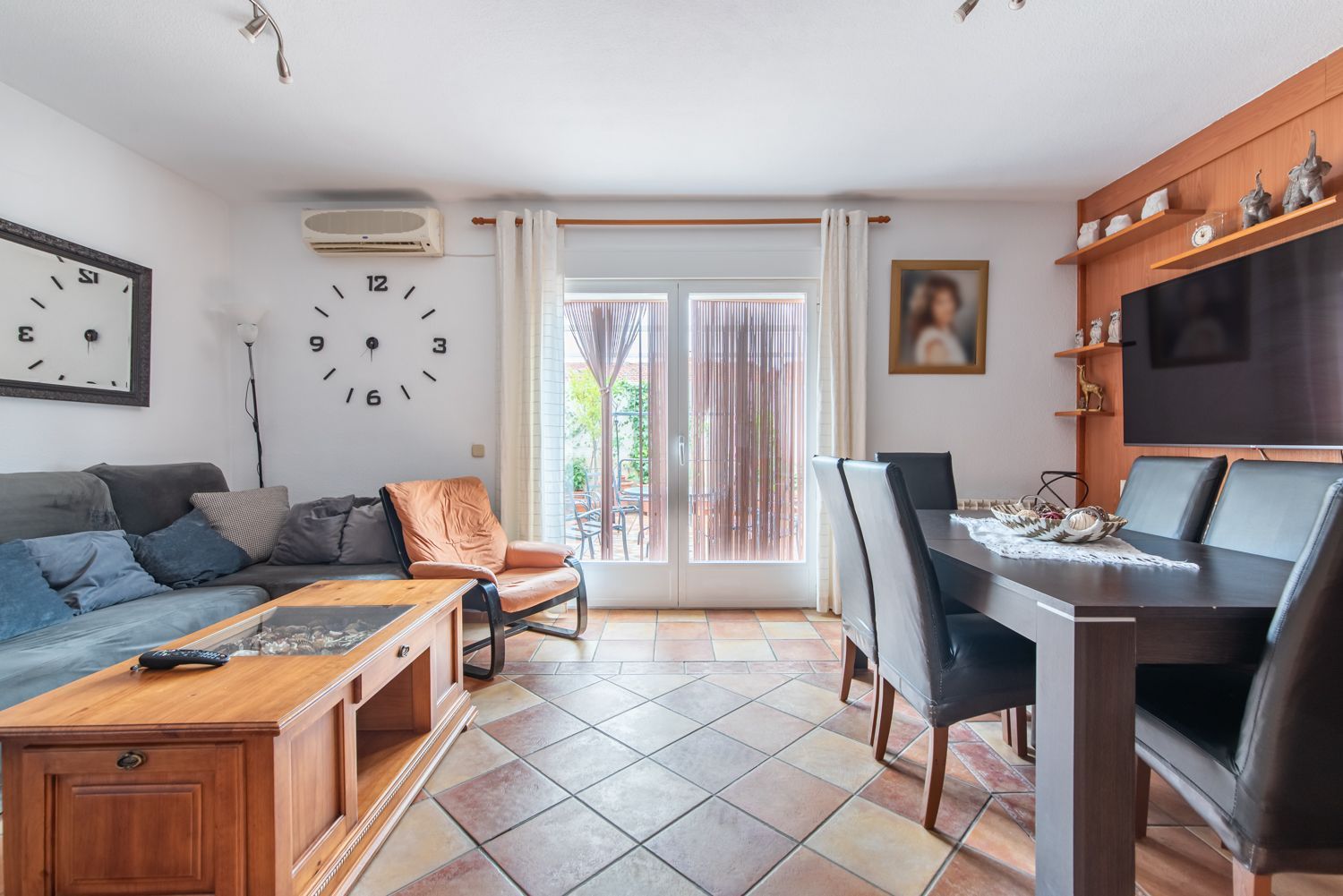 Sala d'estar de Casa adosada en venda en Ciempozuelos amb Aire condicionat, Calefacció i Jardí privat