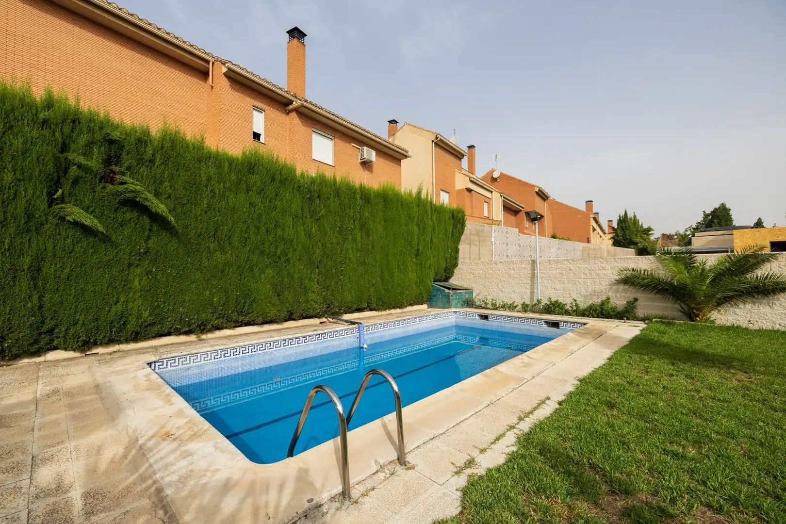 Schwimmbecken von Haus oder Chalet zum Verkauf in Armilla mit Klimaanlage, Heizung und Privatgarten