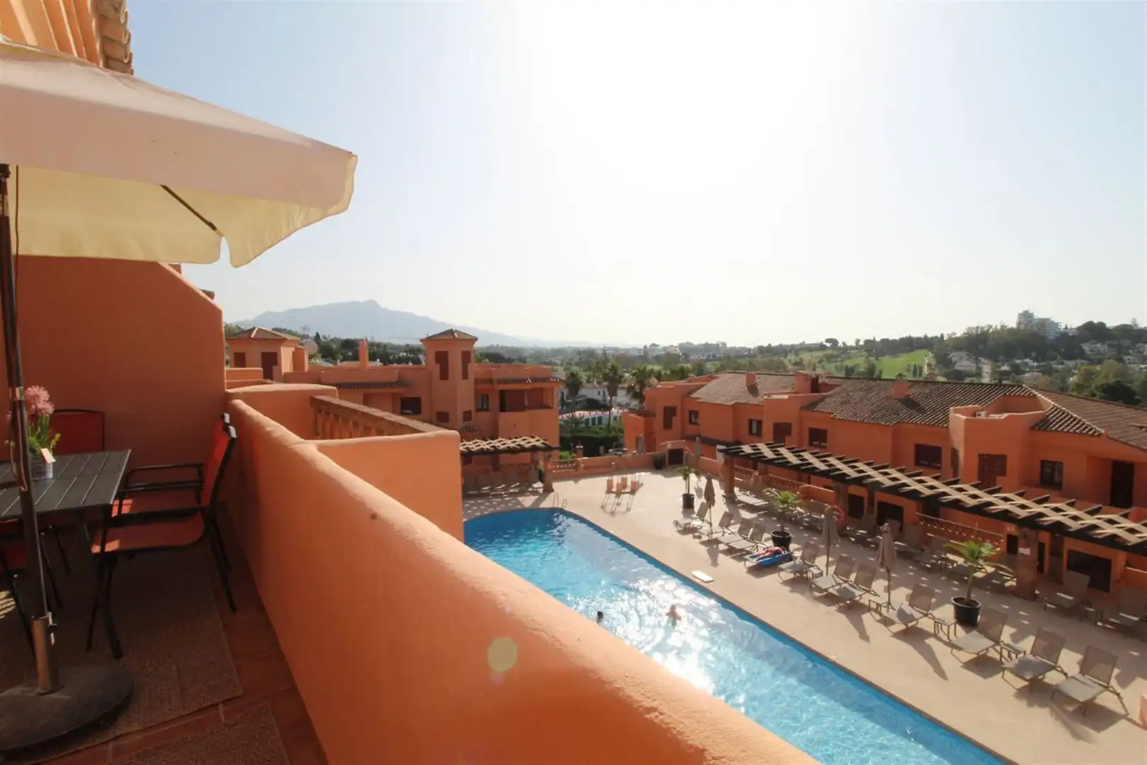 Vista exterior de Apartament en venda en Estepona amb Aire condicionat