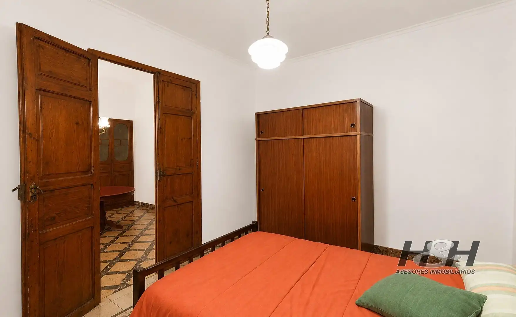 Bedroom of Houses for sale in Burjassot  with Terrace, Storage room and Balcony