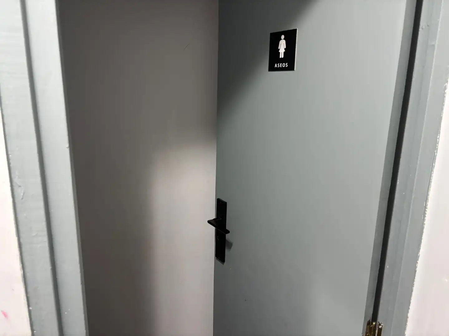 Business premises for transfer in Ciutat Vella, imagen 3