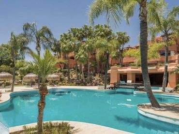 Attico con piscina in affitto a Nueva Andalucía