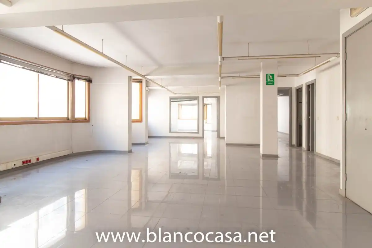 Ufficio in affitto a Carballo
