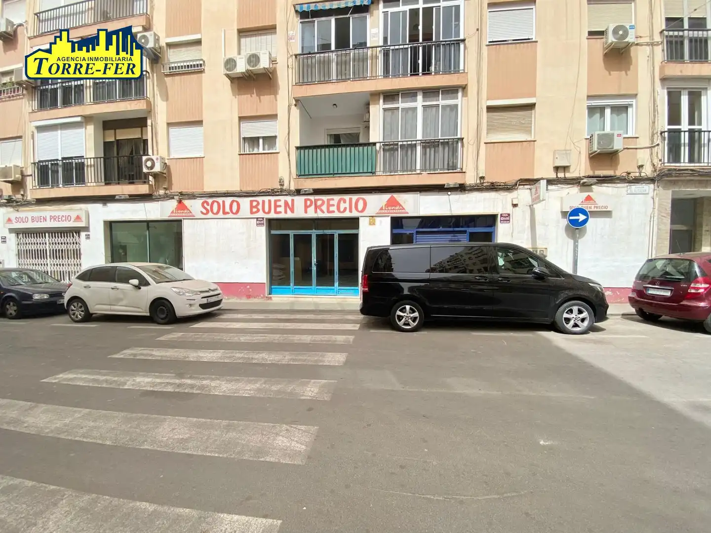 Local comercial de lloguer a Calle ALCAZAR EL 21