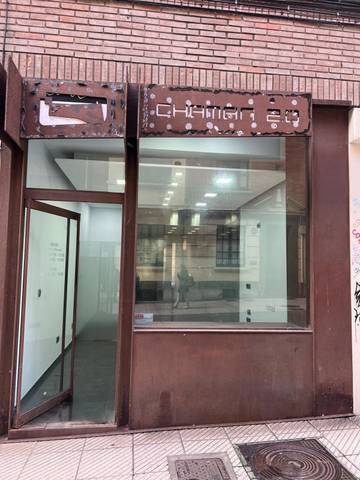 Local comercial en Alquiler en Calle Pérez de Ayala, 3 en Auditorio - Seminario - Parque de Invierno