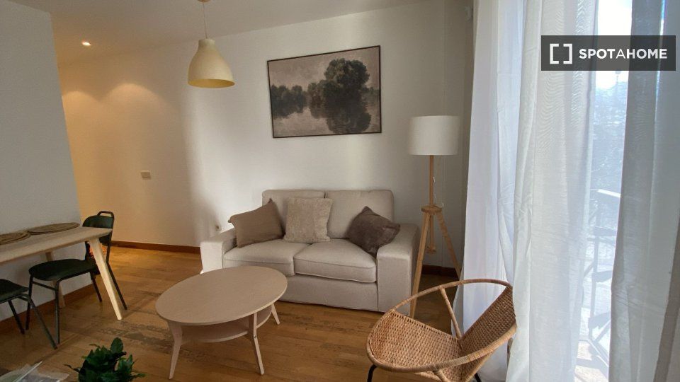 Living room of Flat to rent in  Madrid Capital  with Air Conditioner, Heating and Furnished