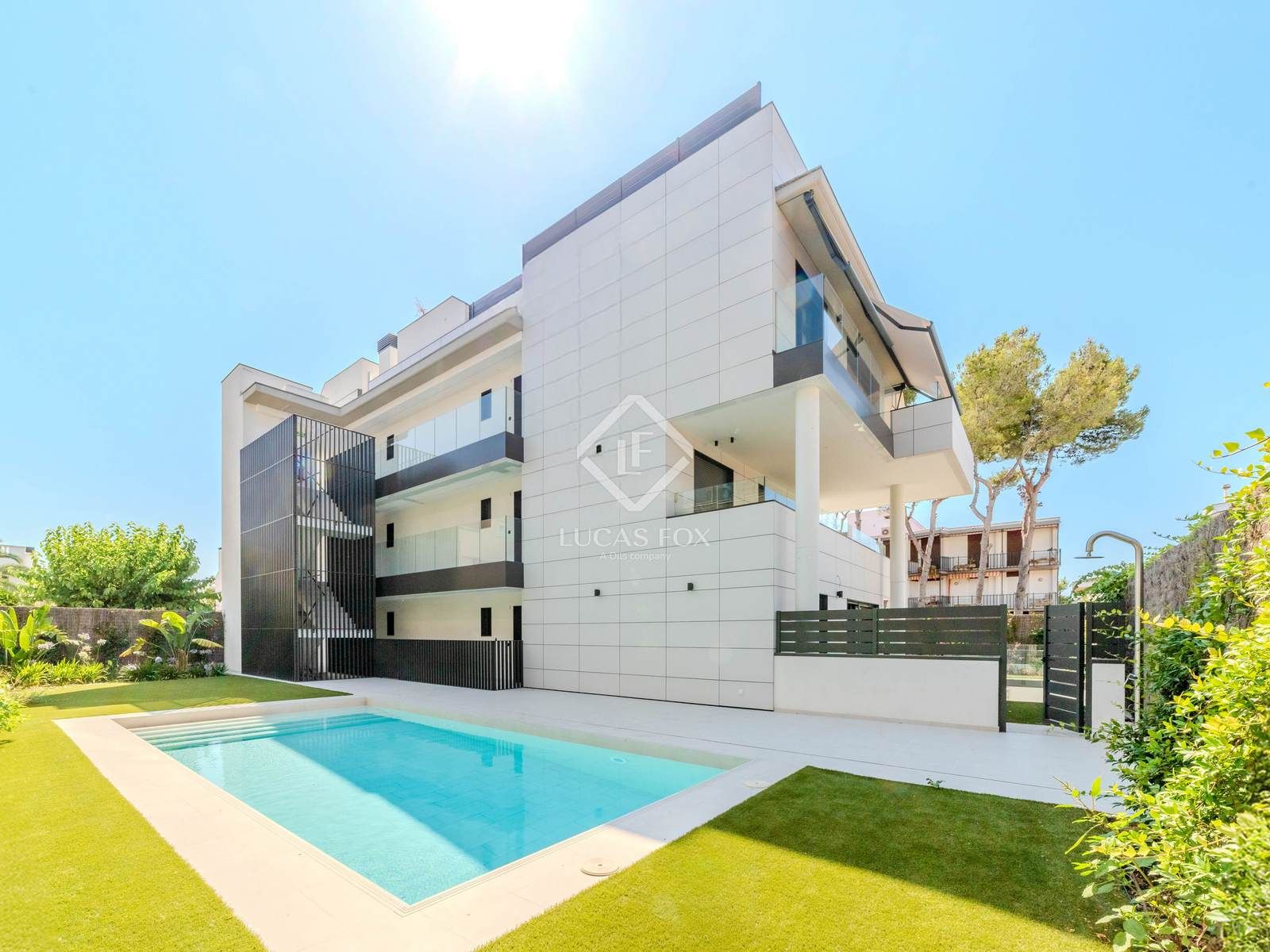Exterior view of Flat for sale in Sitges  with Air Conditioner, Private garden and Storage room
