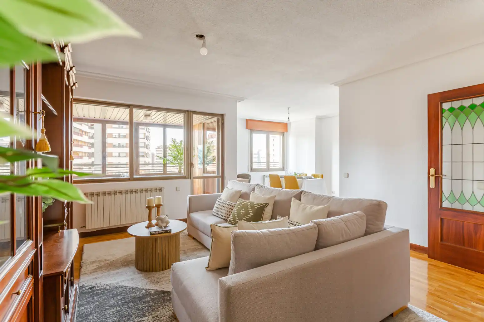 Sala de estar de Piso en venta en  Pamplona / Iruña con Calefacción, Parquet y Trastero
