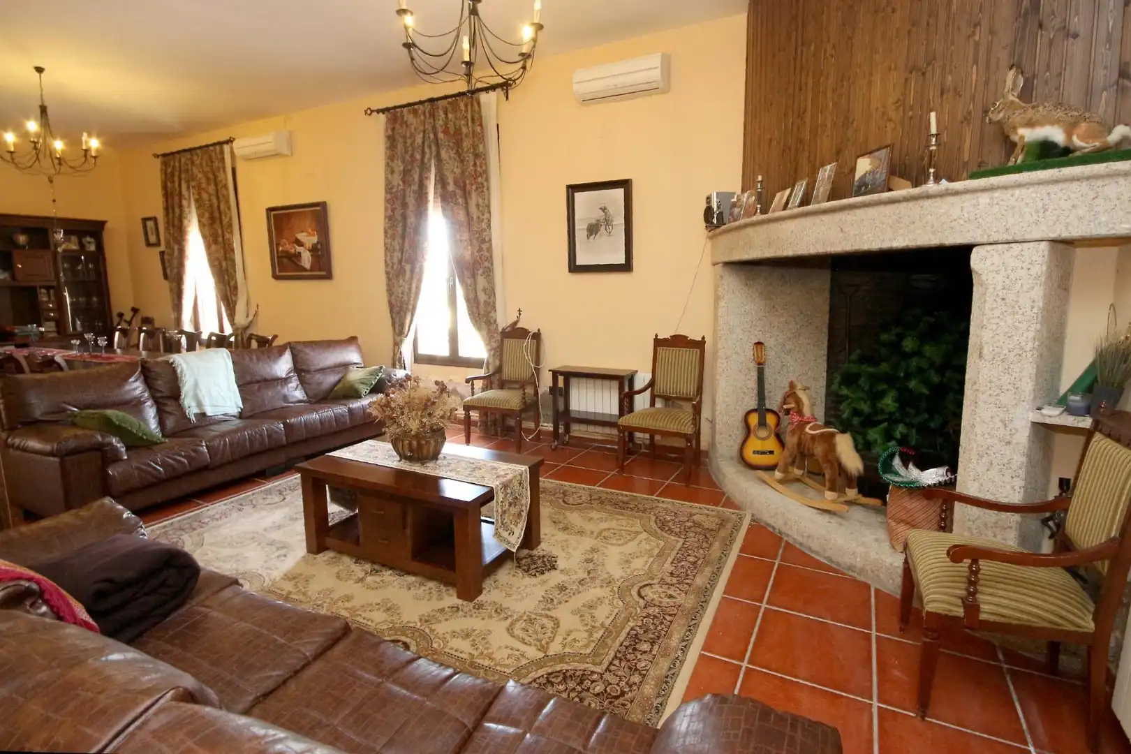 Sala de estar de Finca rústica en venta en Alcuéscar con Aire acondicionado
