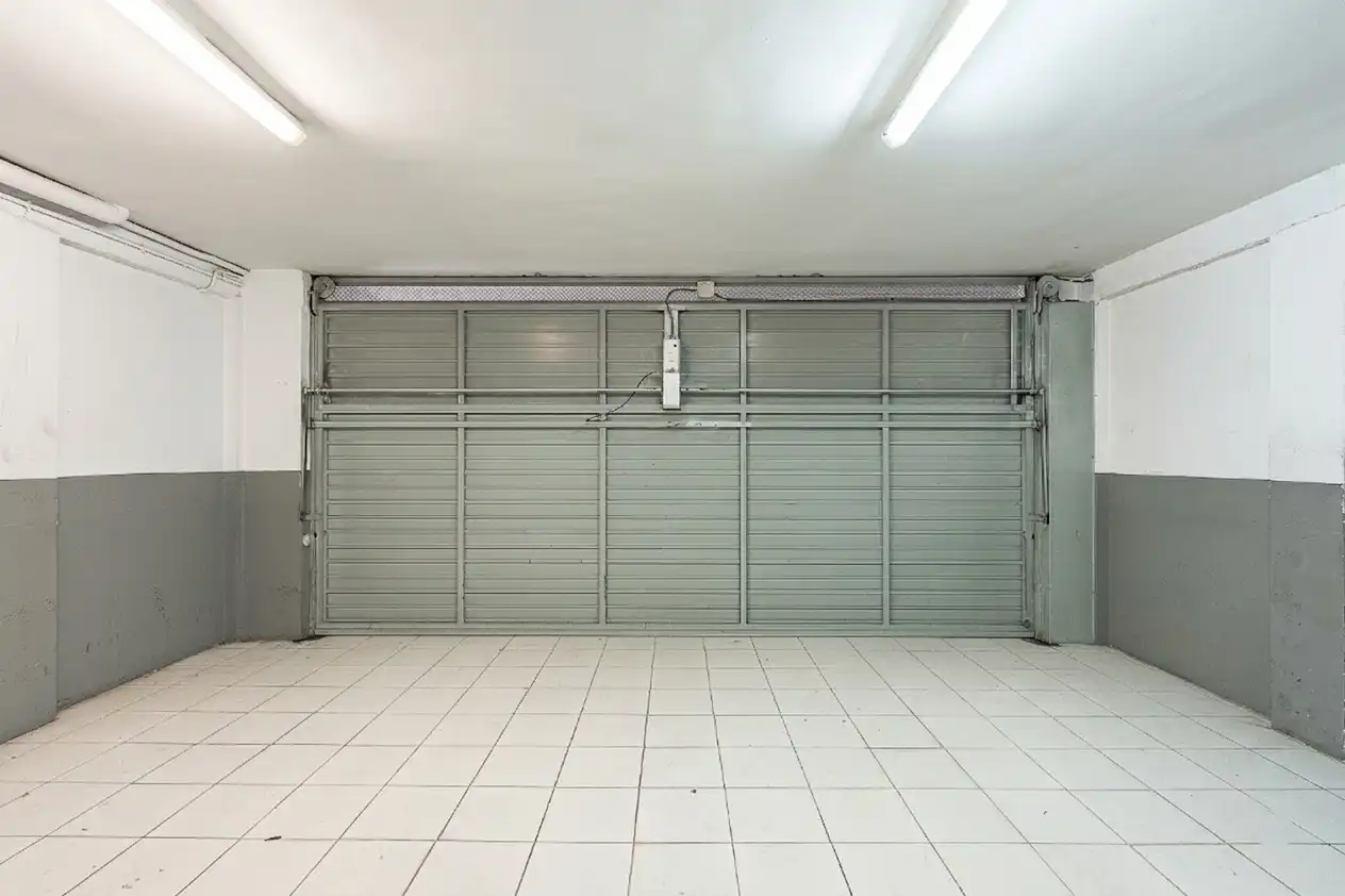 Parkplatz von Haus oder Chalet zur Miete in Sant Just Desvern mit Klimaanlage, Heizung und Privatgarten