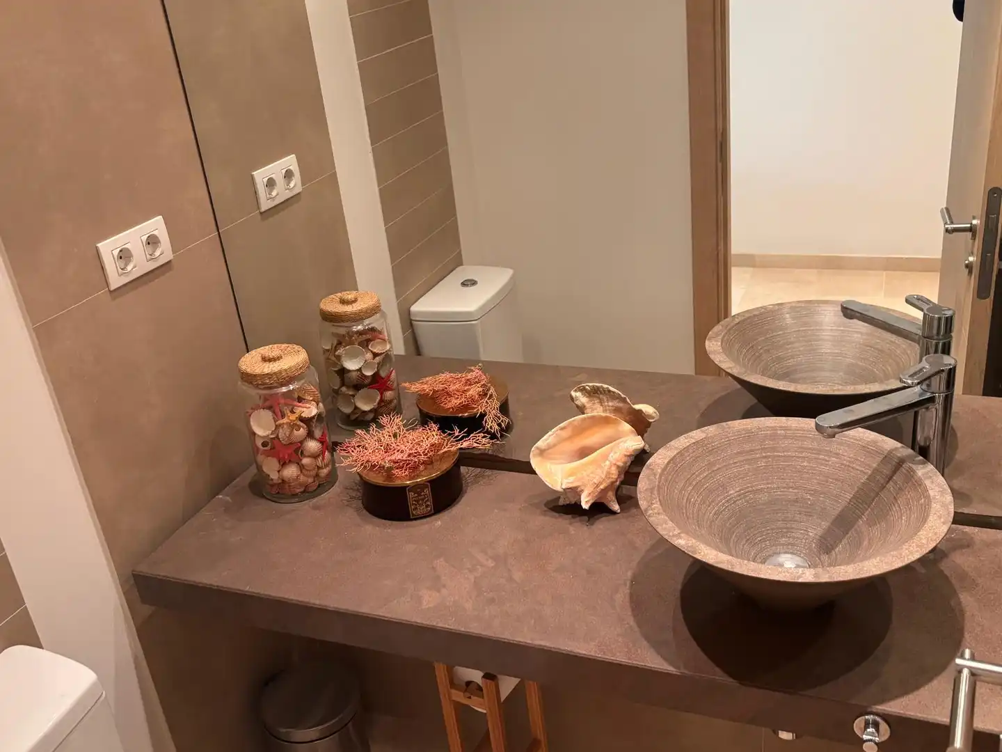 Badezimmer von Wohnung zum Verkauf in Sotogrande mit Klimaanlage, Heizung und Privatgarten