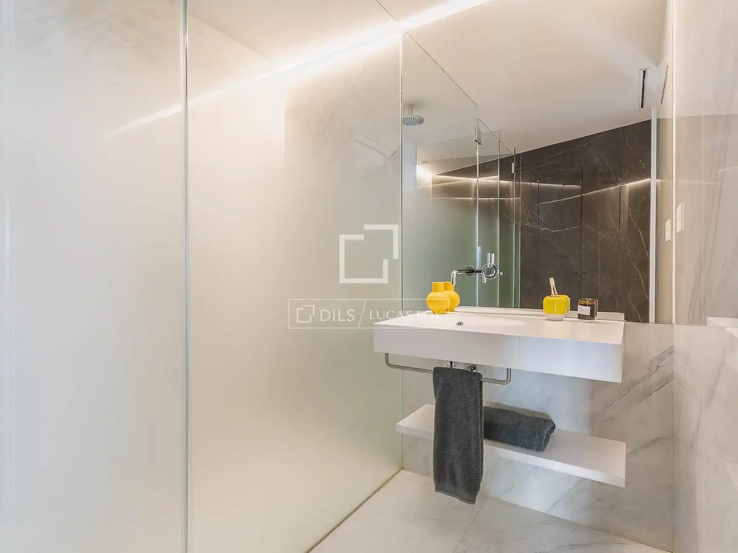 Badezimmer von Wohnung zum Verkauf in Barcelona mit Klimaanlage, Heizung und Terrasse