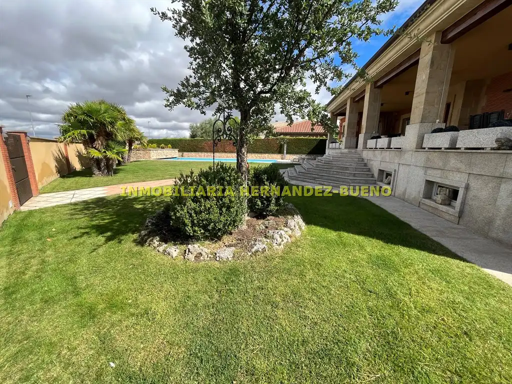 Jardín de Casa o chalet en venta en Carbajosa de la Sagrada con Aire acondicionado, Calefacción y Jardín privado