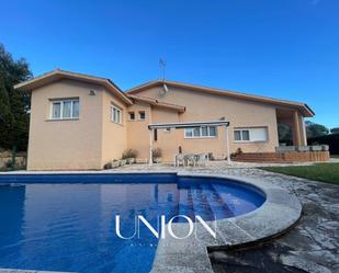 Vista exterior de Casa o xalet en venda en Calonge amb Aire condicionat, Jardí privat i Traster