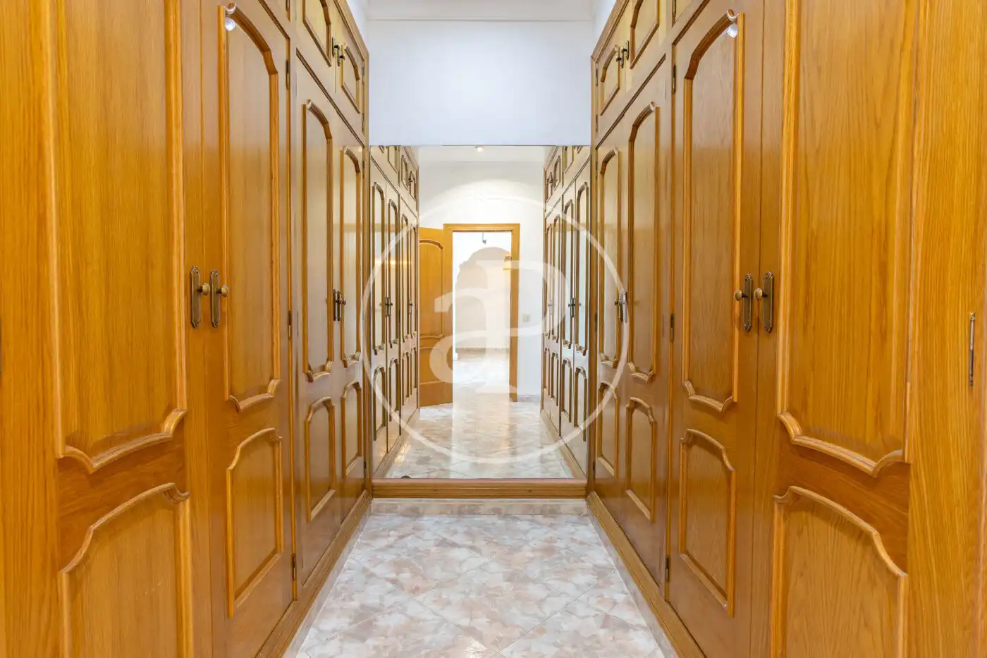 Wohnung zum Verkauf in Valencia mit Klimaanlage, Heizung und Privatgarten