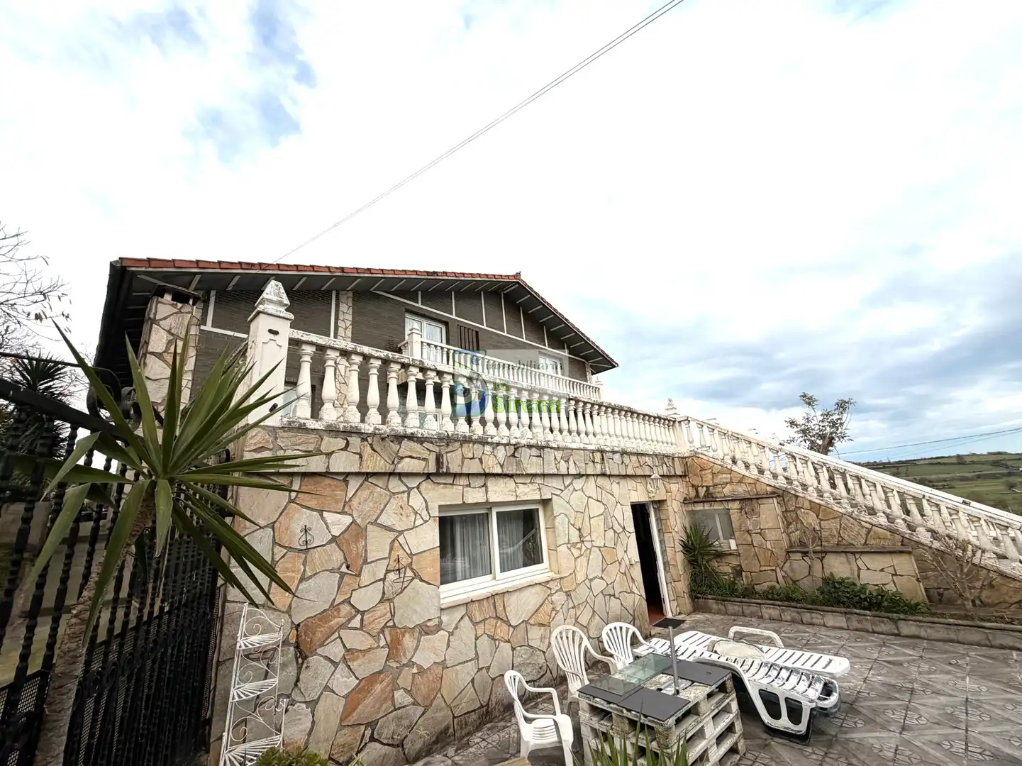 Vista exterior de Casa o chalet en venta en Castro-Urdiales con Calefacción, Jardín privado y Terraza
