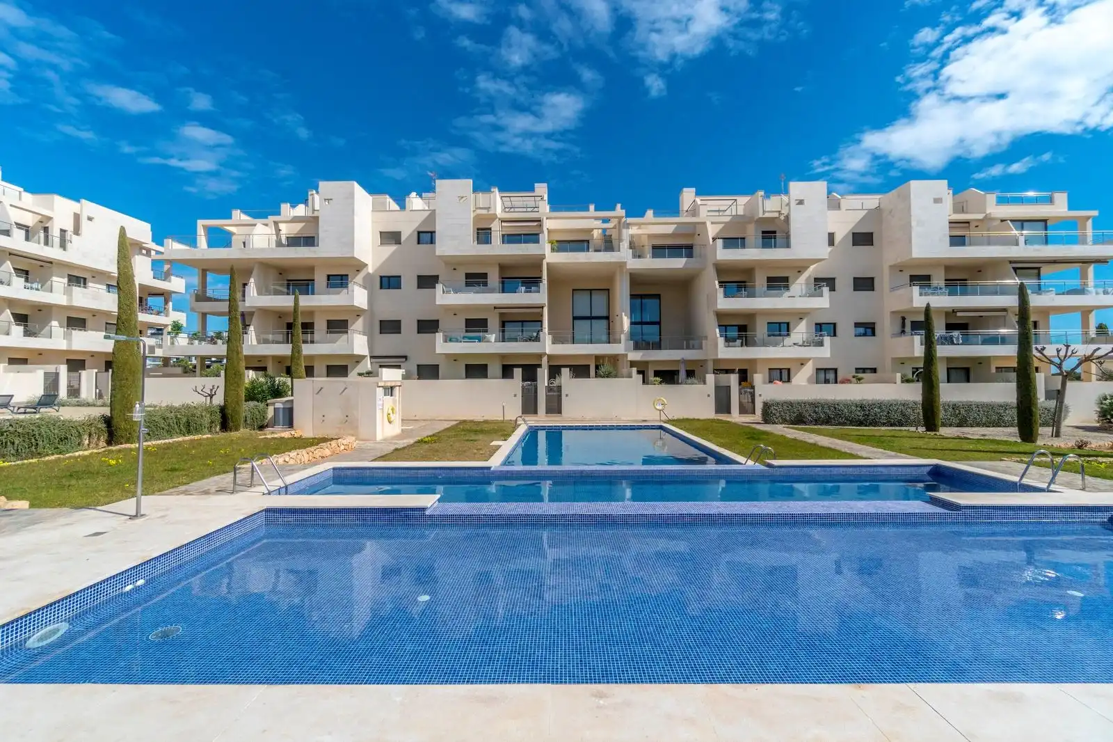 Apartamento con piscina en venta en N/A