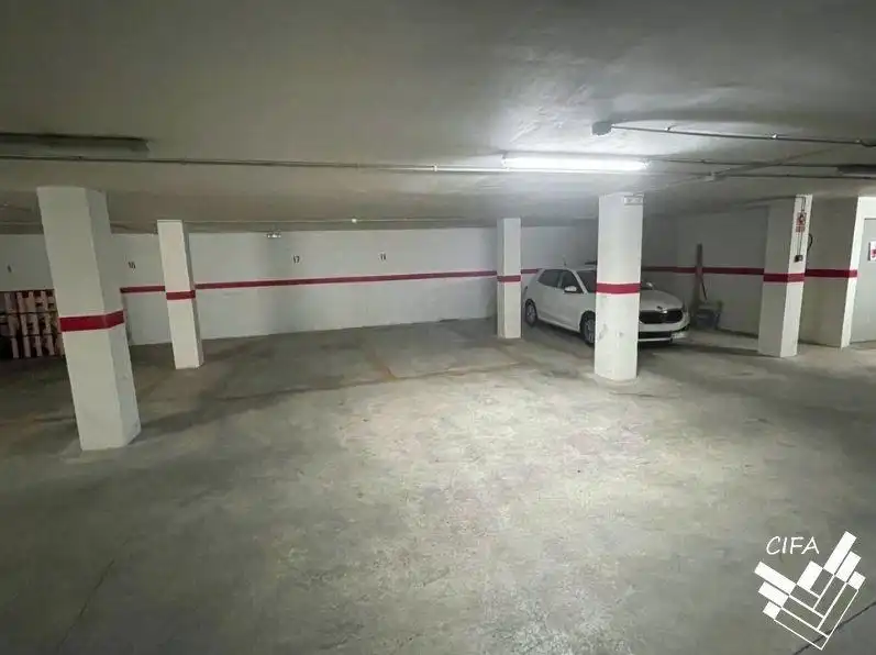 Garage zur Miete in Calle de la Mare de Déu del Pilar, Casco Urbano