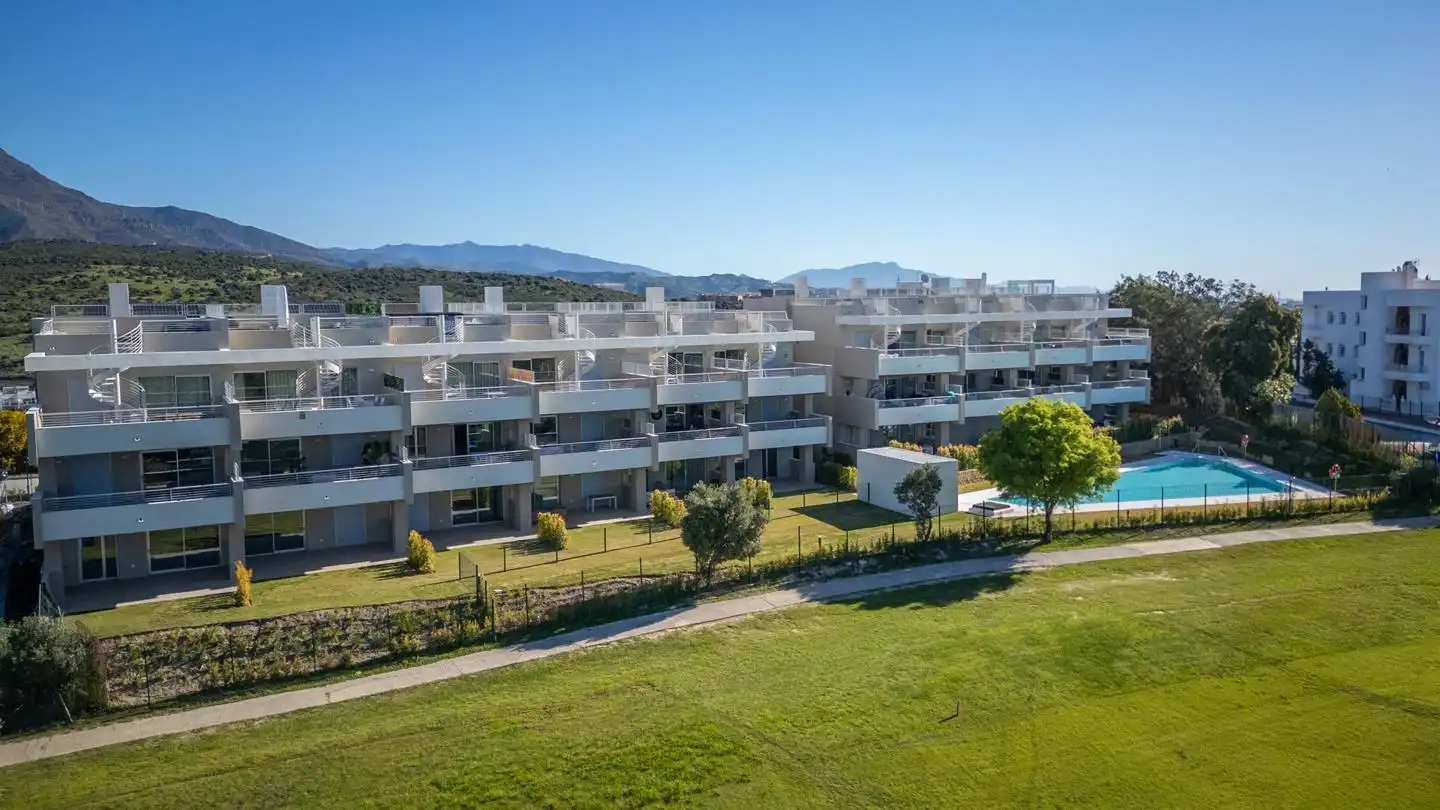 Vista exterior de Apartament en venda en Estepona amb Aire condicionat, Calefacció i Terrassa