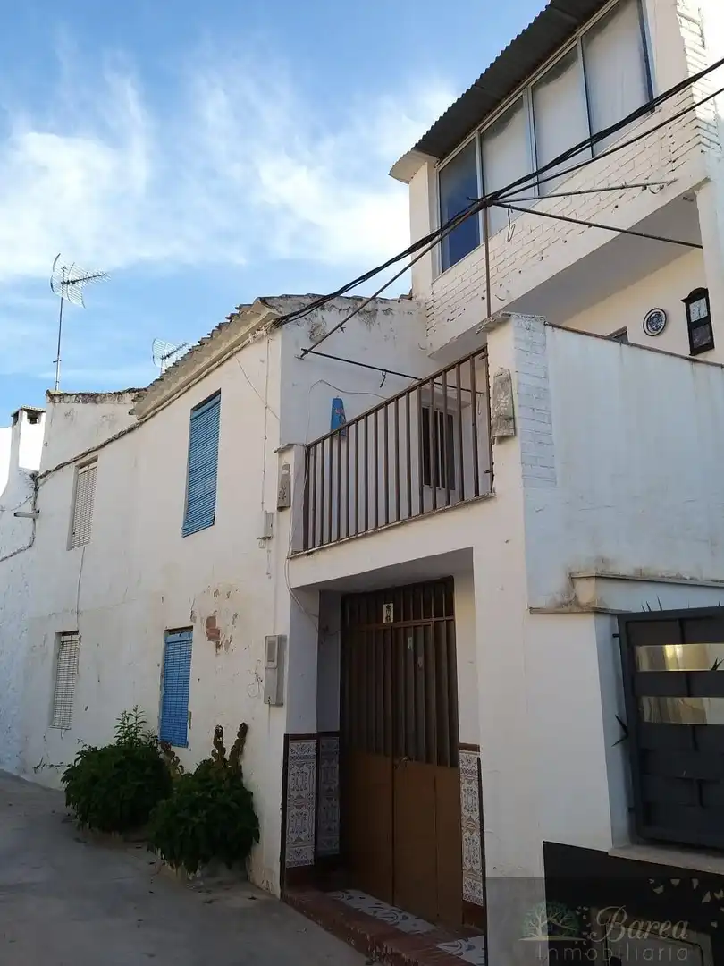 Außenansicht von Haus oder Chalet zum Verkauf in Iznájar mit Terrasse, Abstellraum und Balkon
