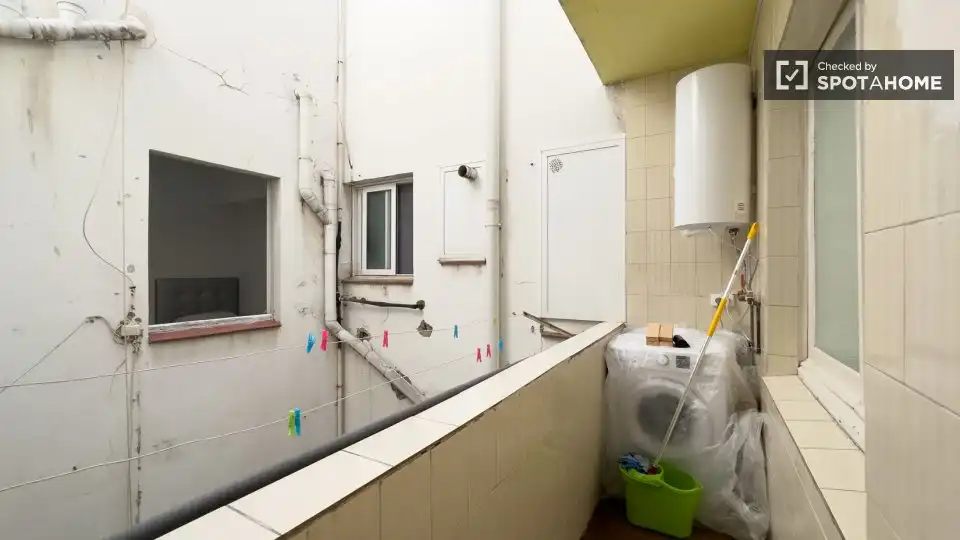 Room in Centre