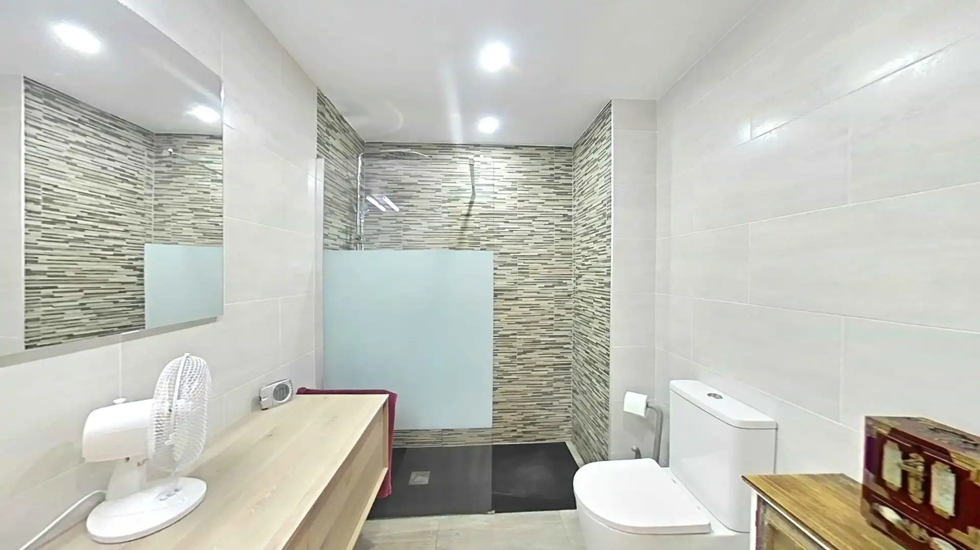 Badezimmer von Wohnung zum Verkauf in Sabadell mit Heizung, Parkett und Balkon